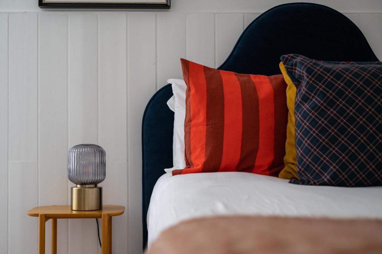Luxury 3 Bedroom On Edinburgh's Royal Mile Edinburgh