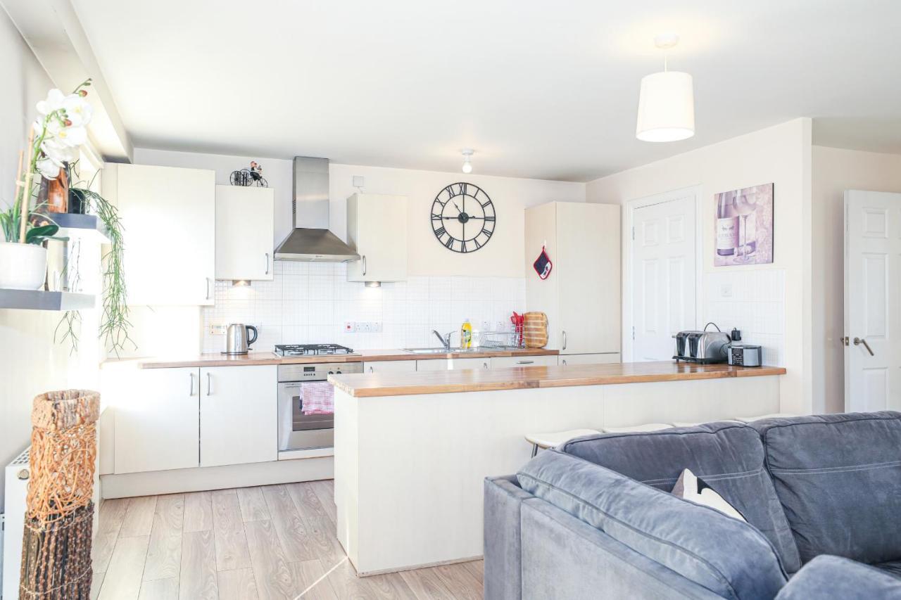 Waterfront Castle View 3 Bed Apartment EDI
