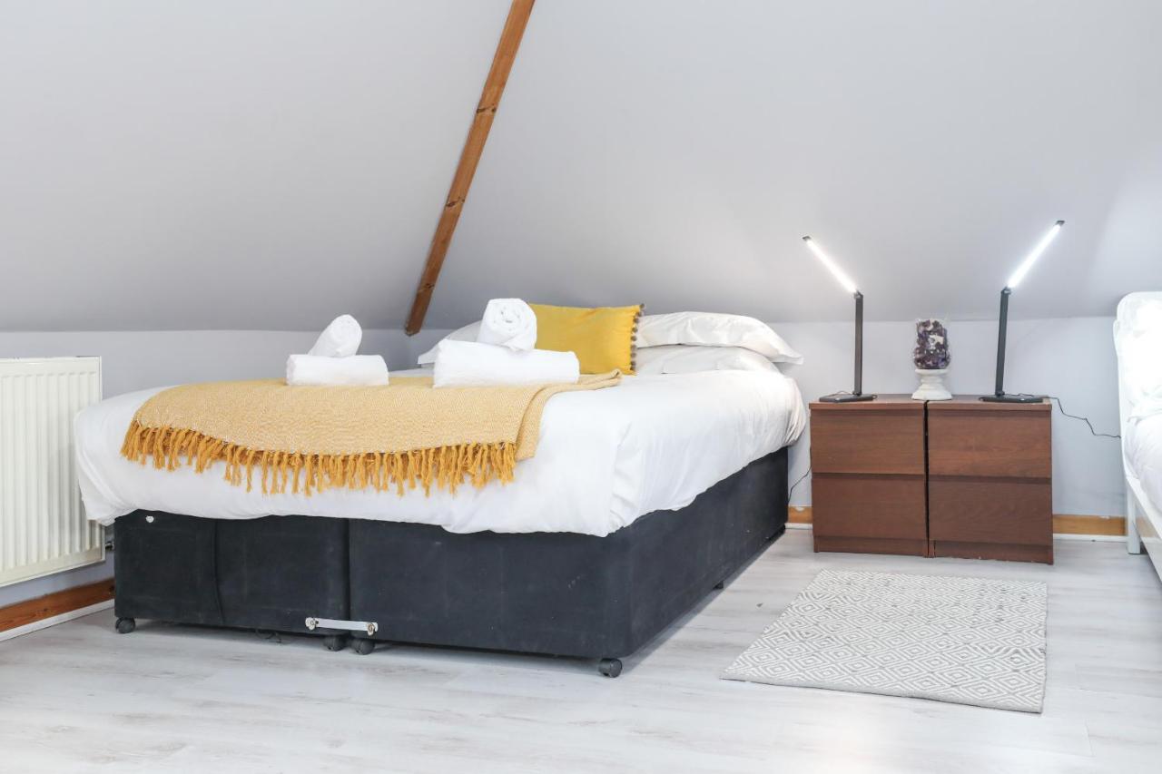 Beautiful 4 Bedroom - Free Parking