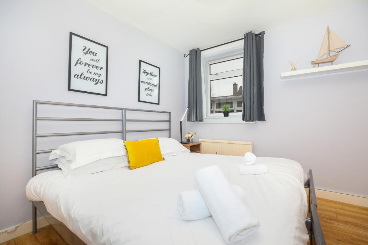 Beautiful 4 Bedroom - Free Parking * Edinburgh
