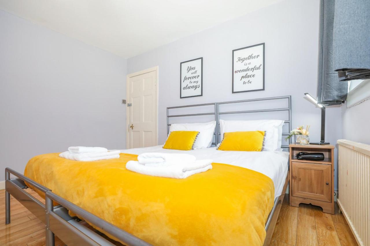 Beautiful 4 Bedroom - Free Parking