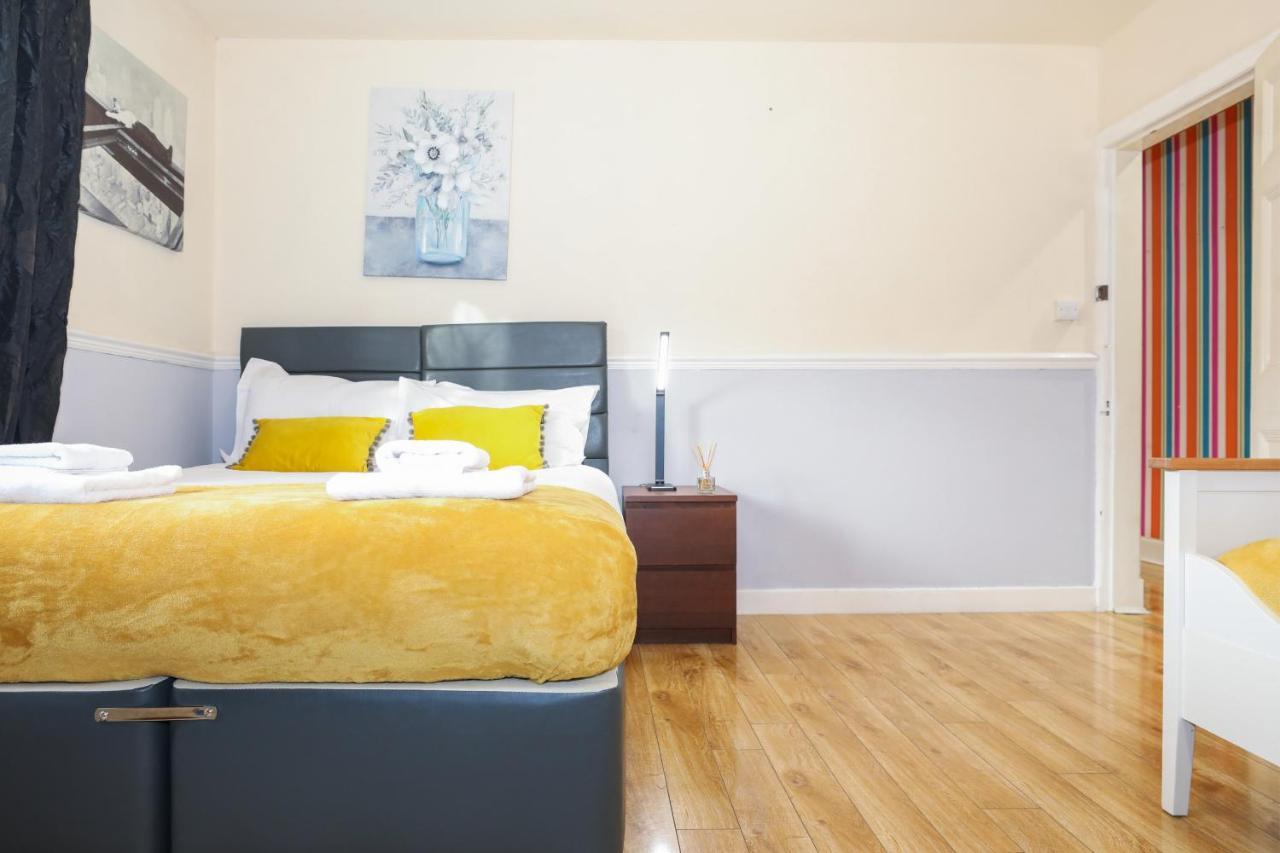 Beautiful 4 Bedroom - Free Parking Edinburgh