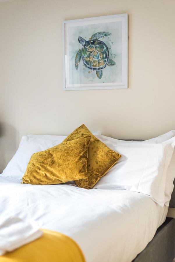 Elegant 2 Bedroom Centre - Free Parking - Private Balcony Apartment Edinburgh