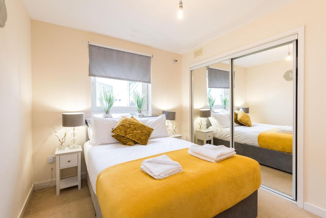 Elegant 2 Bedroom Centre - Free Parking - Private Balcony Apartment Edinburgh