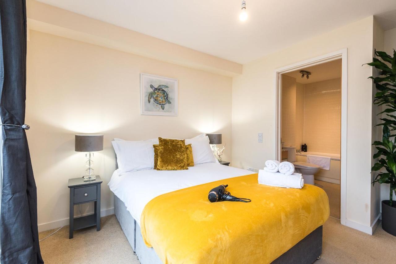 Apartment Elegant 2 Bedroom Centre - Free Parking - Private Balcony
