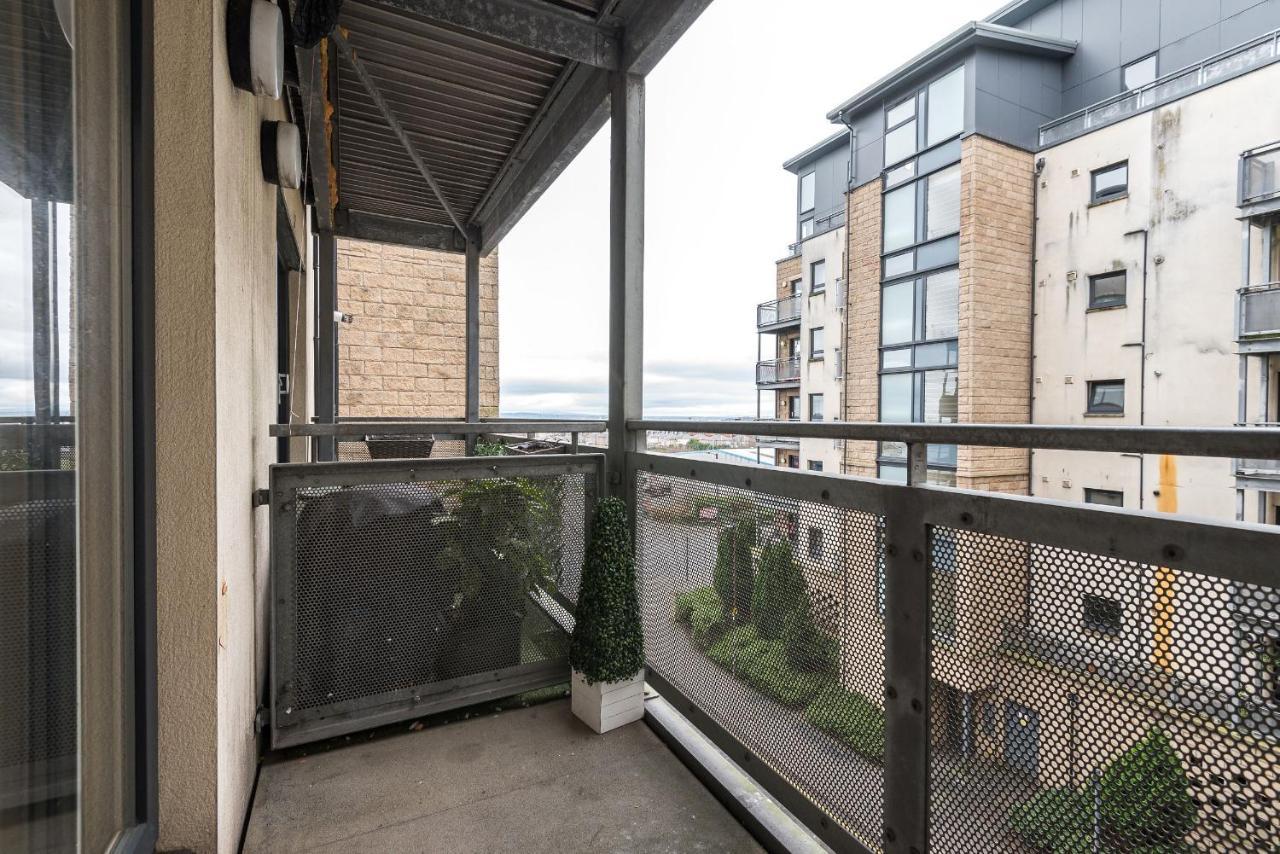 Apartment Elegant 2 Bedroom Centre - Free Parking - Private Balcony *