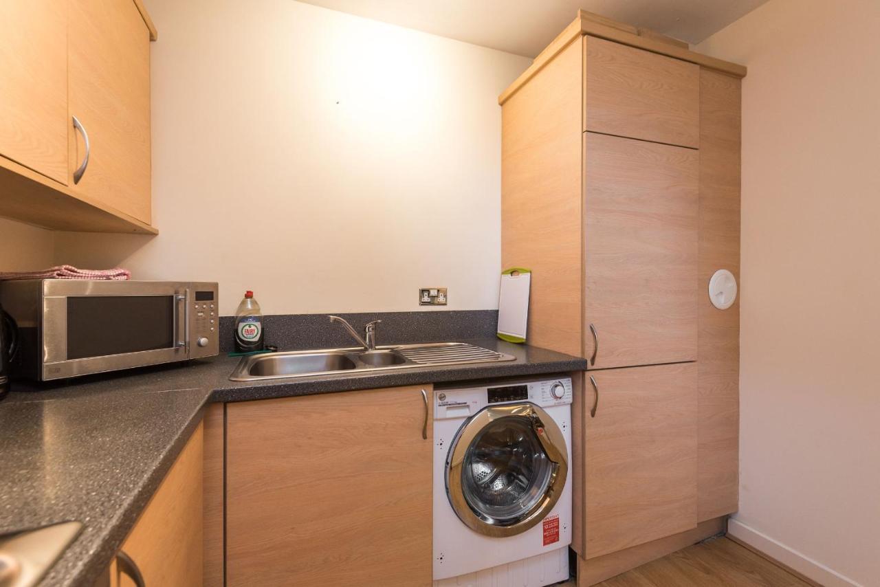 Elegant 2 Bedroom Centre - Free Parking - Private Balcony * Edinburgh