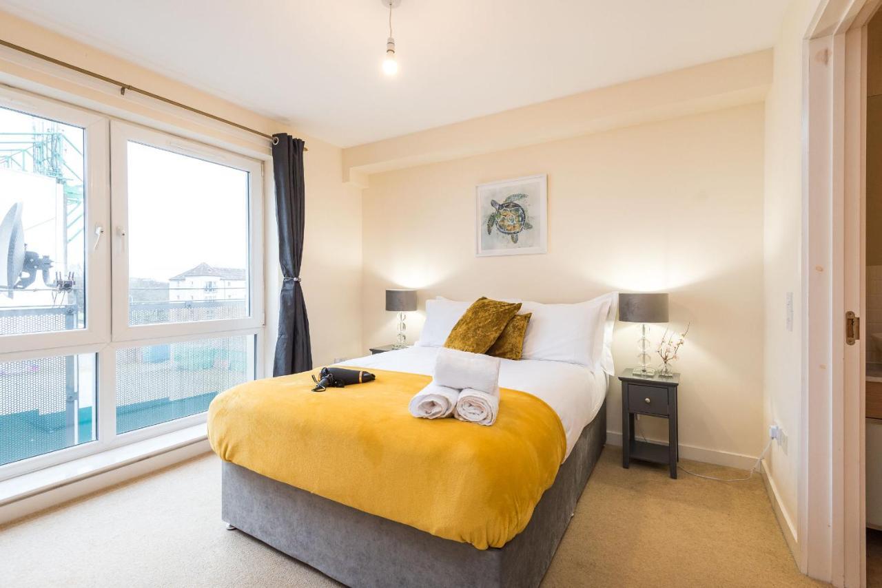 Apartment Elegant 2 Bedroom Centre - Free Parking - Private Balcony *