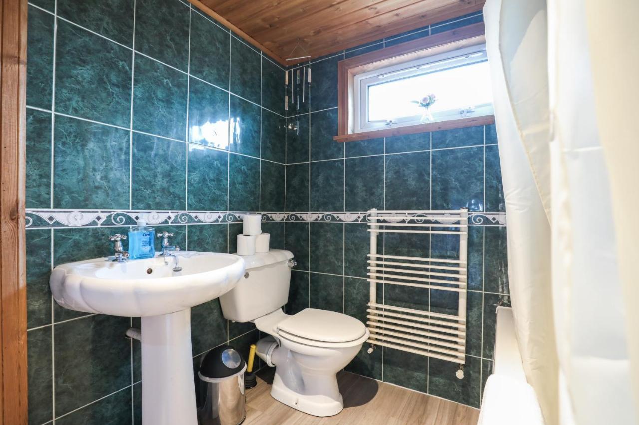 Holiday home Beautiful 4 Bedroom - Free Parking *