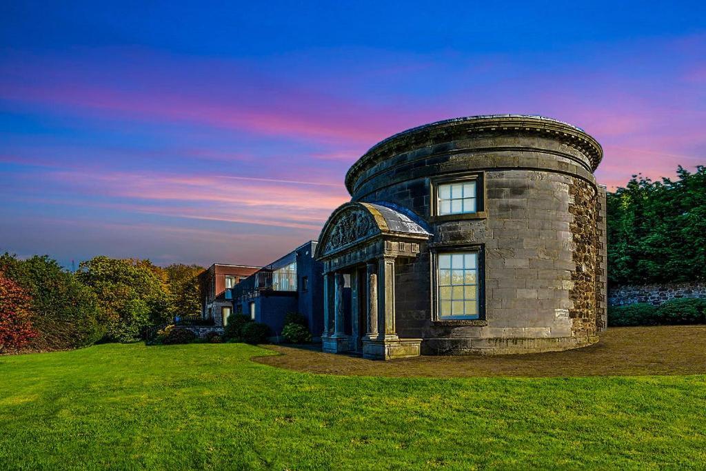 Craigiehall Temple Holiday home