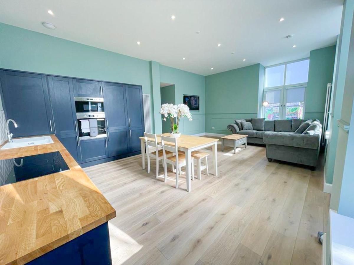 Beautiful 2br, Private Entry In Vibrant Leith Apartment