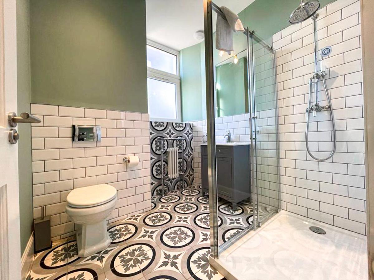 Beautiful 2br, Private Entry In Vibrant Leith Apartment *
