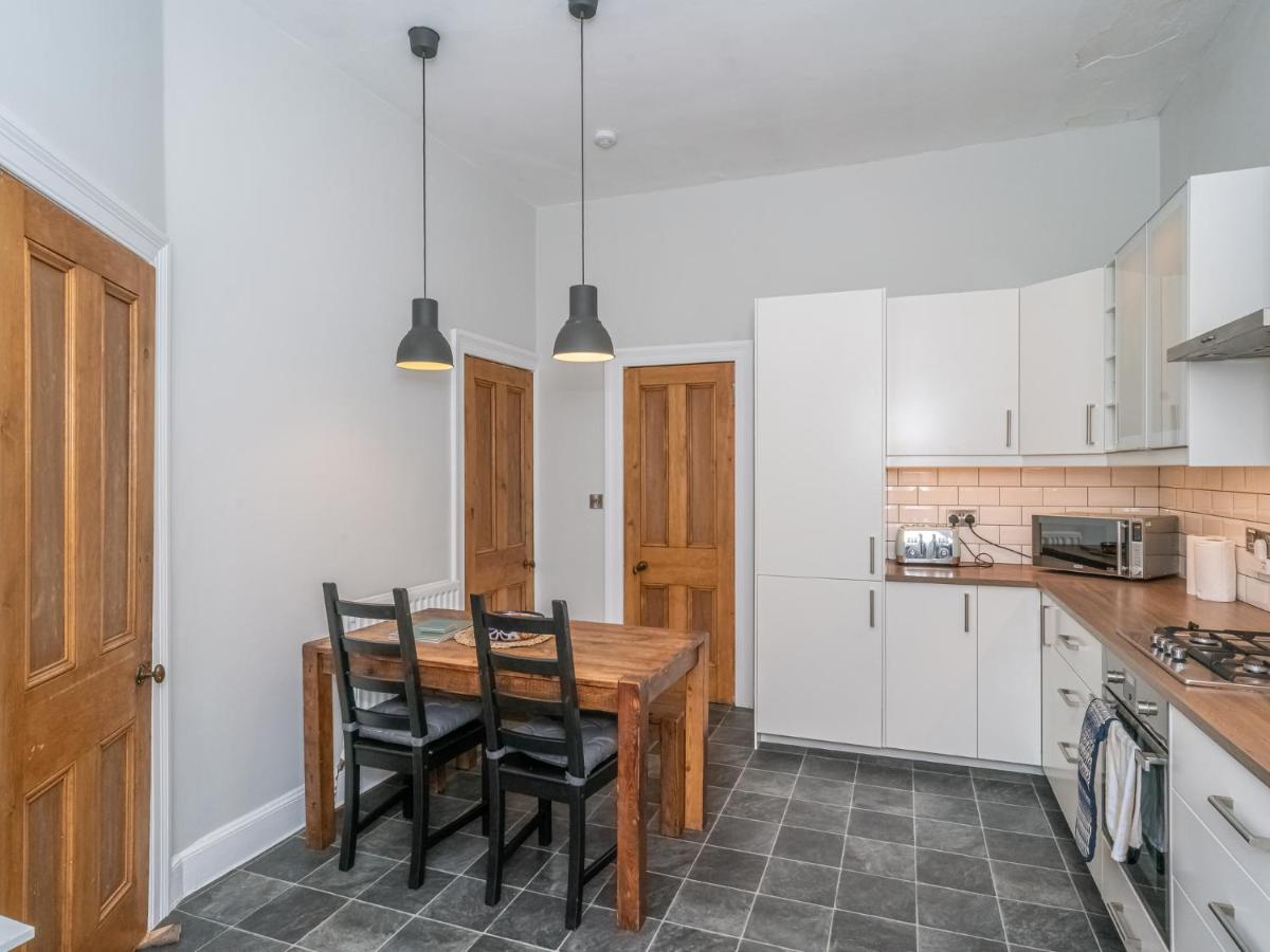 Newly Decorated Spacious 2bed Flat In Chic Area * EDI