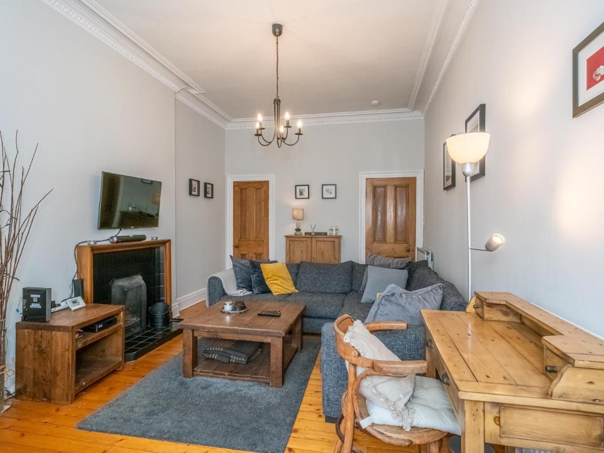 Newly Decorated Spacious 2bed Flat In Chic Area * EDI