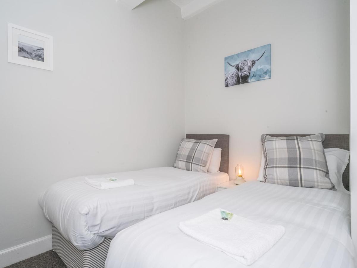 Newly Decorated Spacious 2bed Flat In Chic Area Apartment EDI