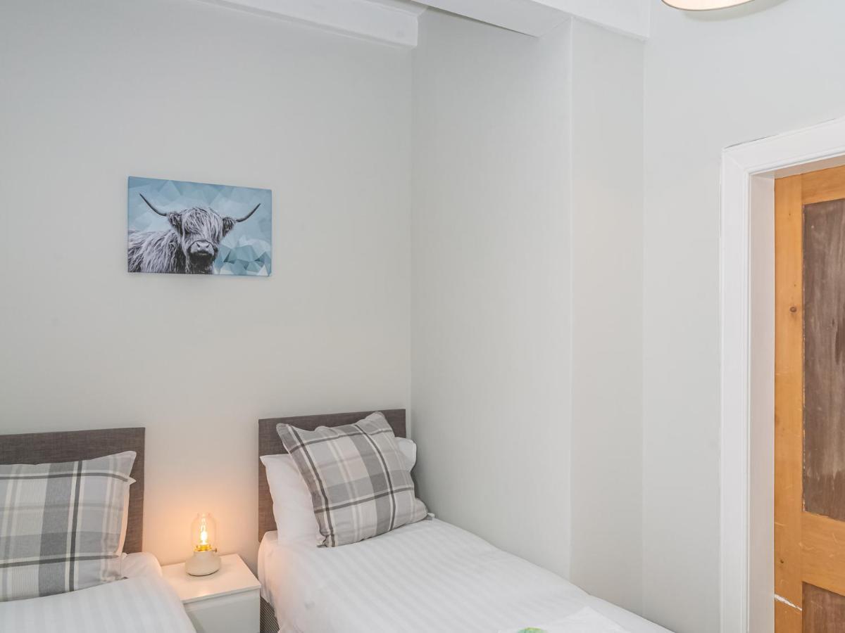 Newly Decorated Spacious 2bed Flat In Chic Area EDI