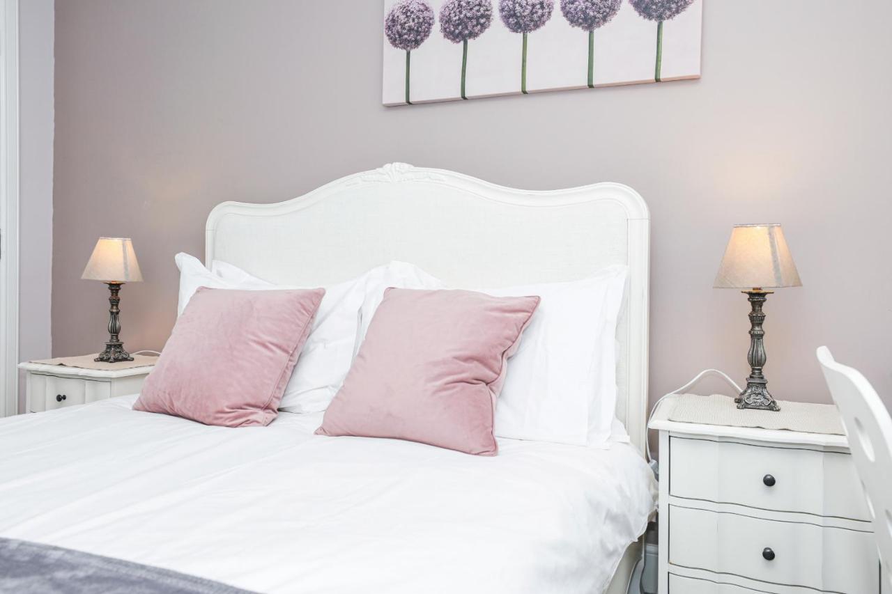 Waterfront Castle View 3 Bed Apartment EDI