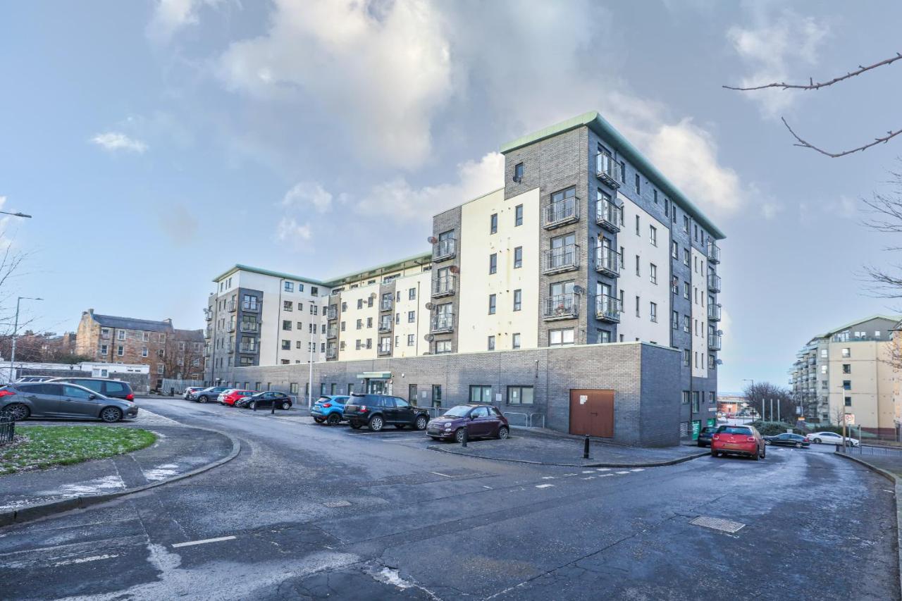 Waterfront Castle View 3 Bed Apartment EDI