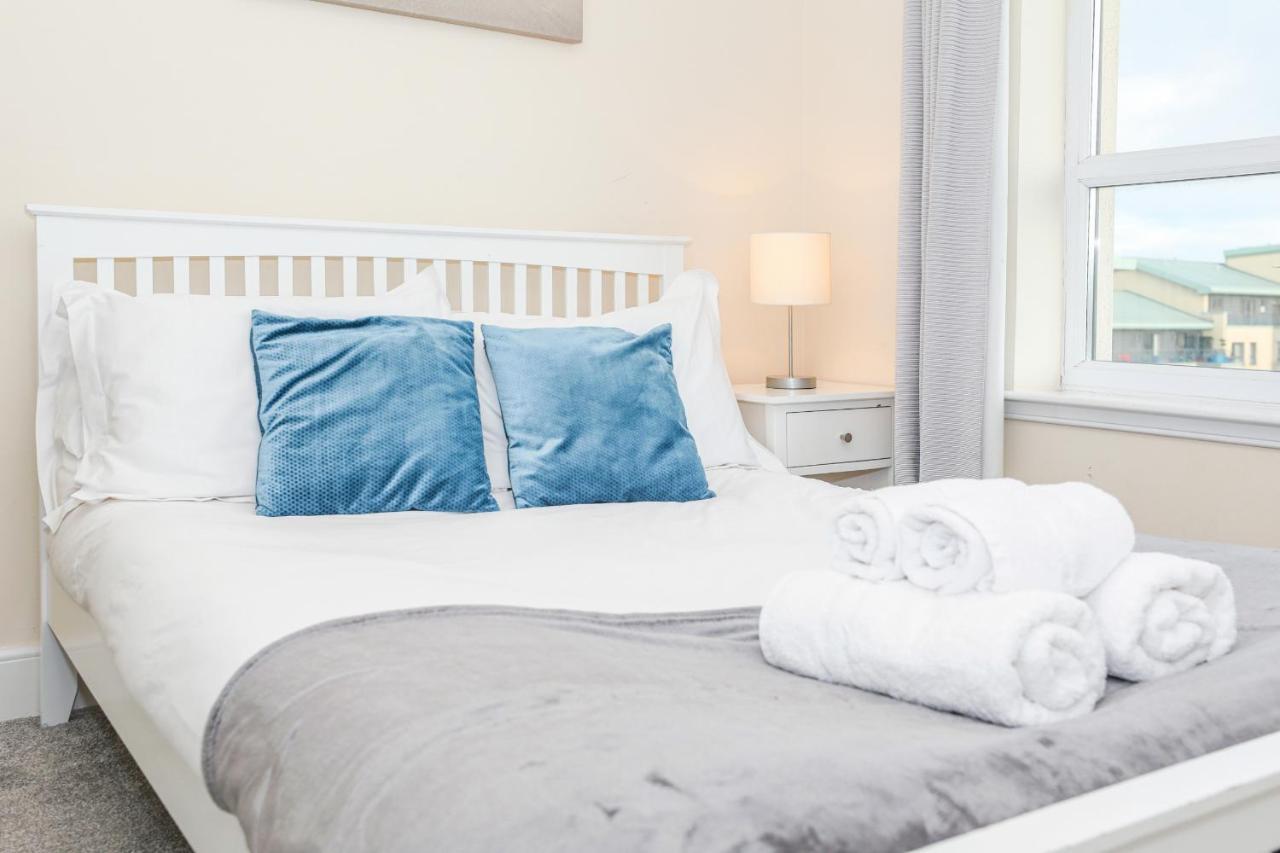 Waterfront Castle View 3 Bed * EDI