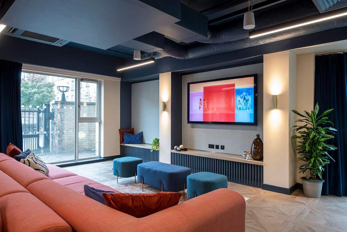Sleek Studios, And Private Bedrooms At Silk Mill Close To Old Town *