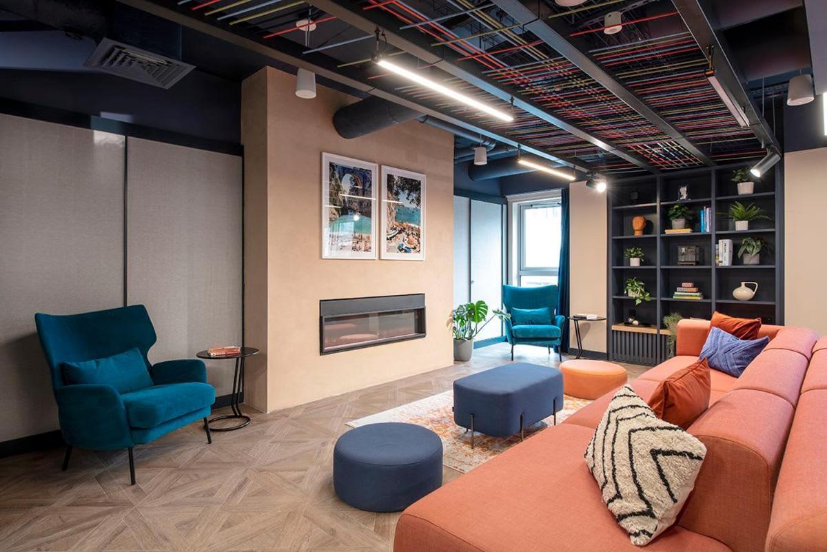 Sleek Studios, And Private Bedrooms At Silk Mill Close To Old Town Apartment