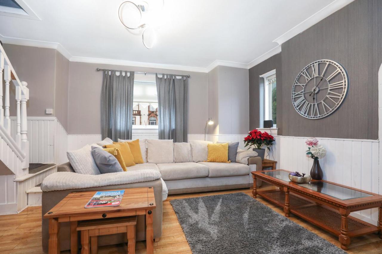 Holiday home Beautiful 4 Bedroom - Free Parking