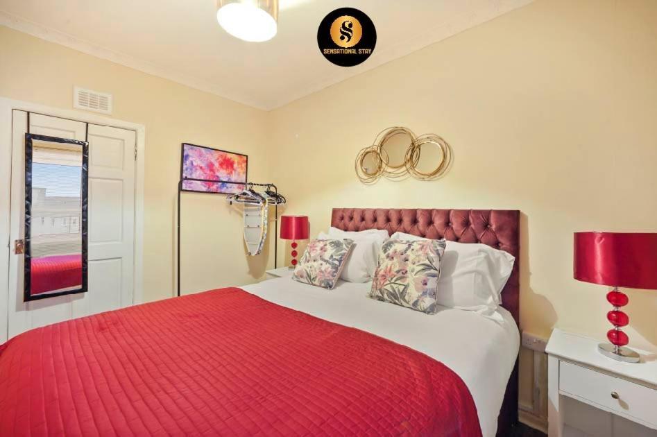 Apartment 4 Bedrooms By Sensational Short Lets & Serviced *
