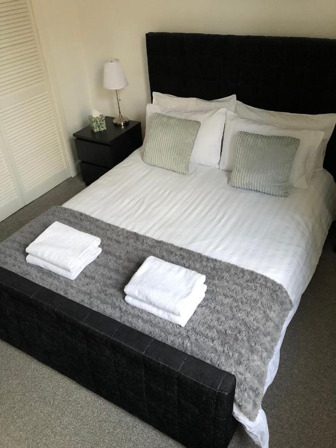 One Bedroom Flat On Ground Floor Appartement *