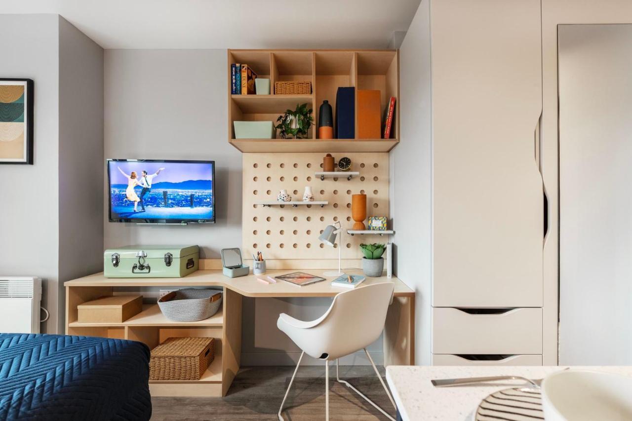 Apartment Modern At Huxley In The Heart Of