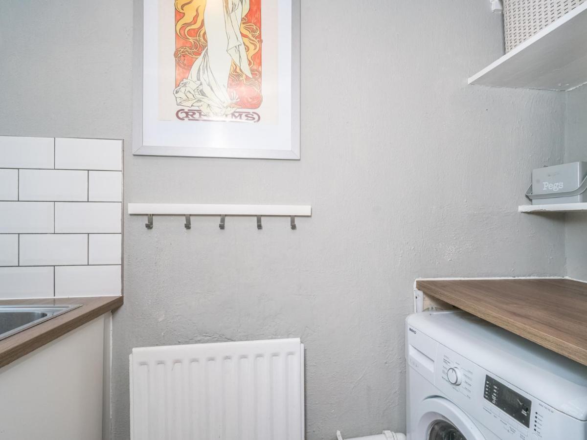 Newly Decorated Spacious 2bed Flat In Chic Area * EDI
