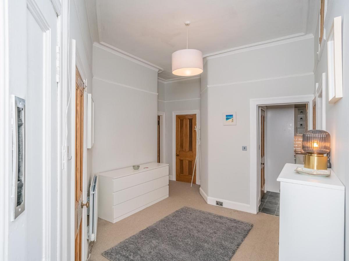 Newly Decorated Spacious 2bed Flat In Chic Area