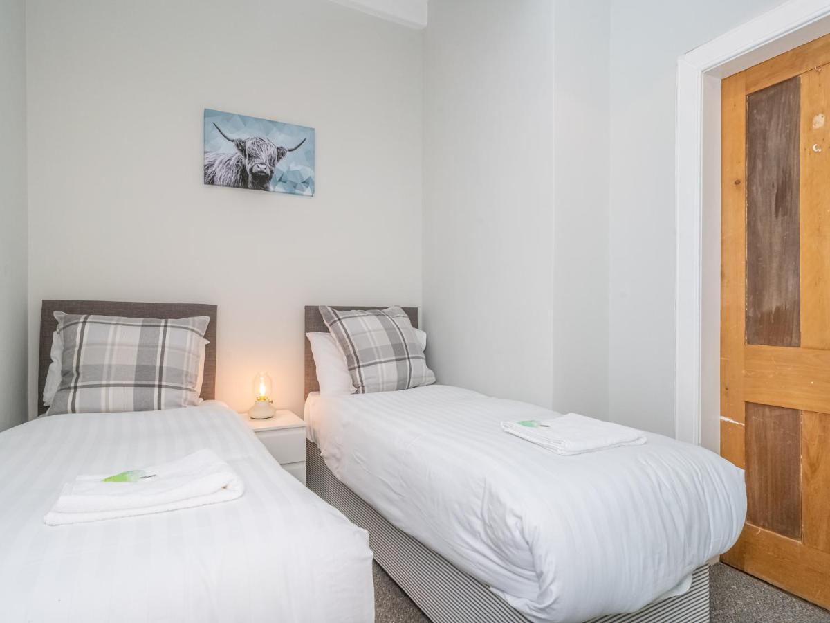 Newly Decorated Spacious 2bed Flat In Chic Area EDI