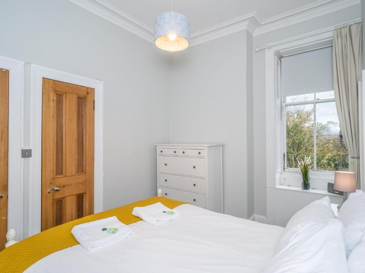 Newly Decorated Spacious 2bed Flat In Chic Area