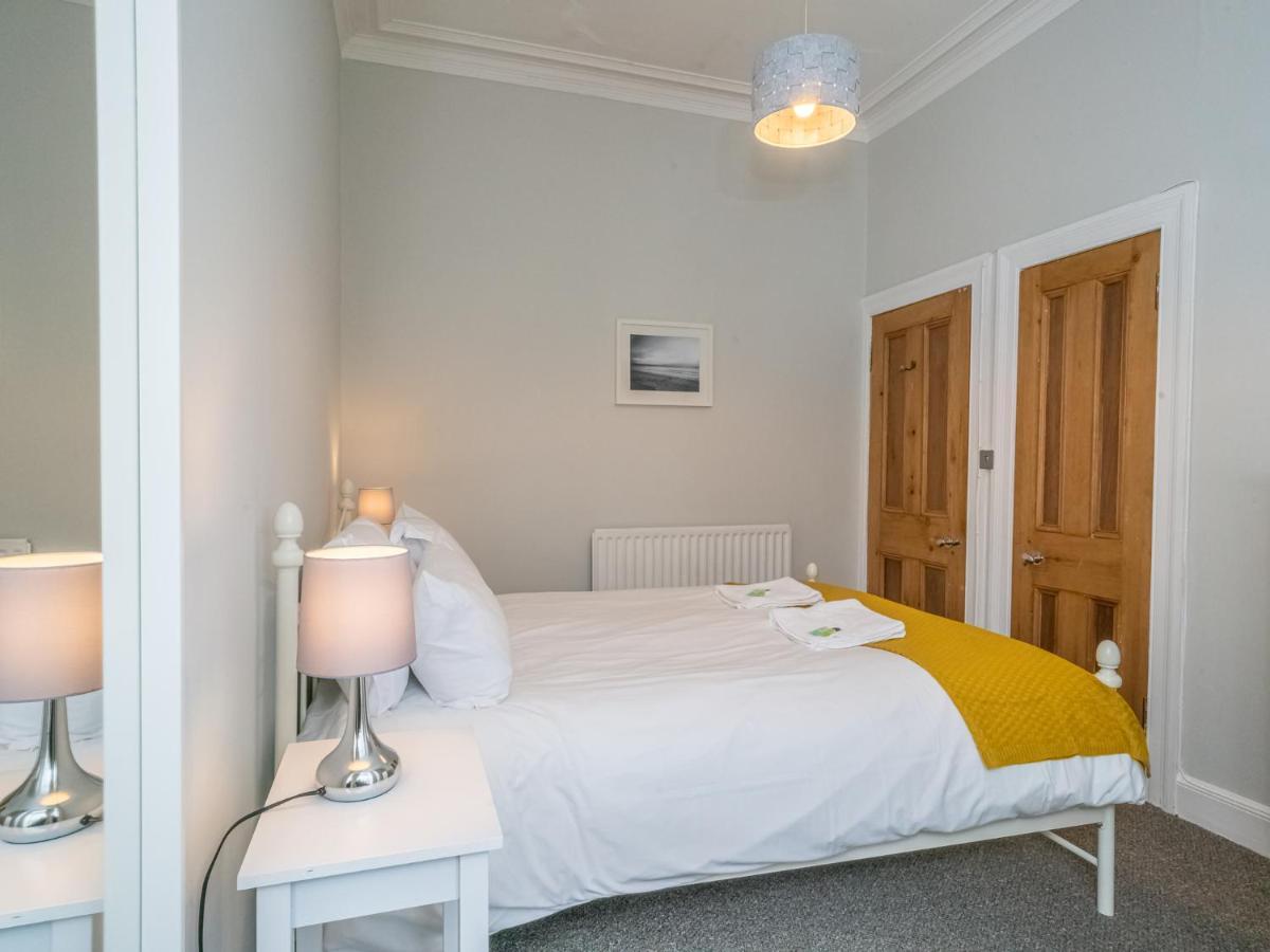 Newly Decorated Spacious 2bed Flat In Chic Area Apartment EDI
