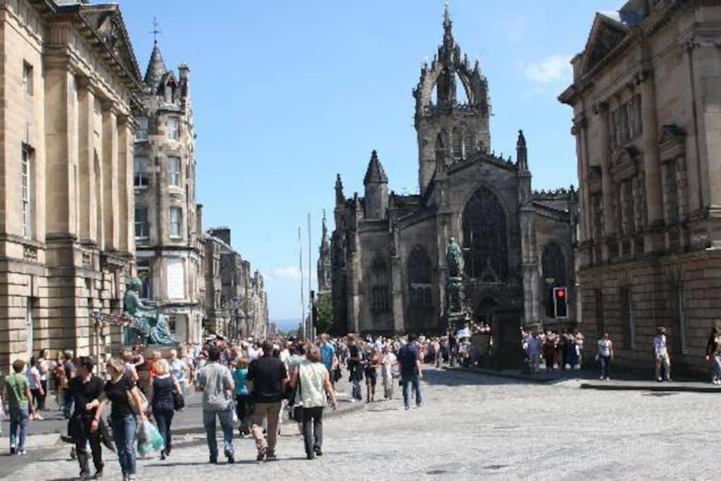 Specious Doublex By The Old Town Edinburgh