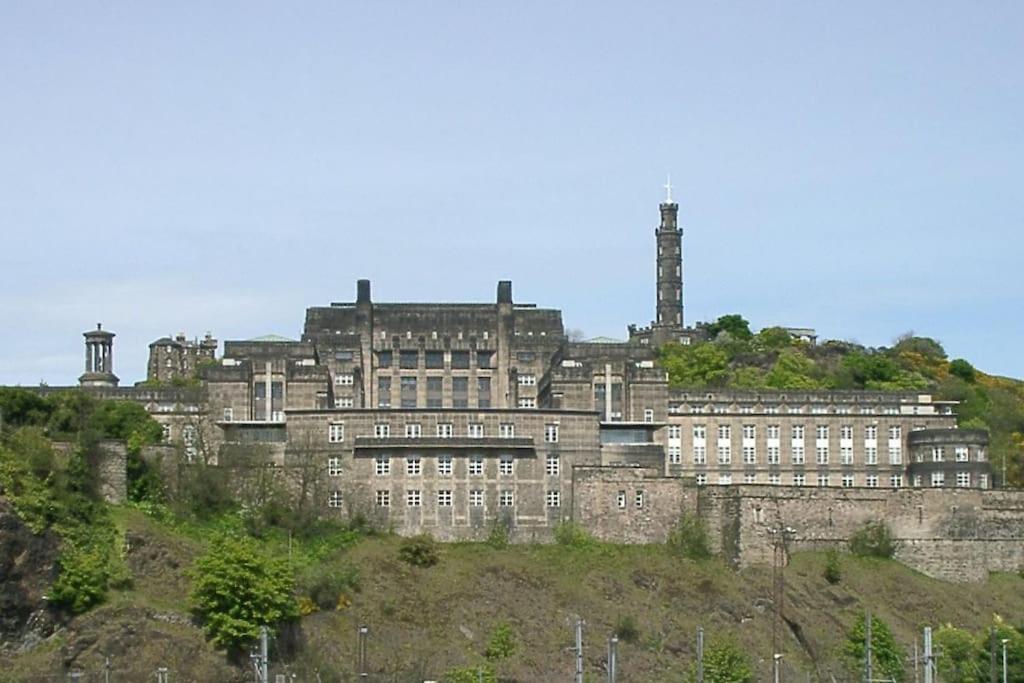 Specious Doublex By The Old Town * Edinburgh