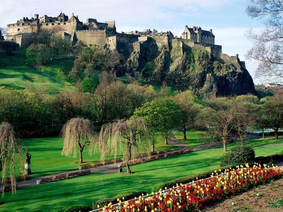 Specious Doublex By The Old Town * Edinburgh