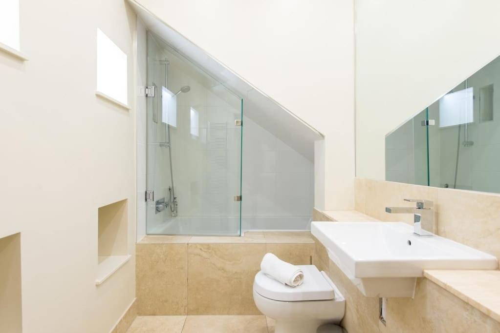 Self Catering , Centre With Parking