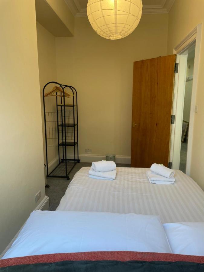 Central, Main Door Apartment, Spacious 2 Bedrooms- No Stairs Edinburgh
