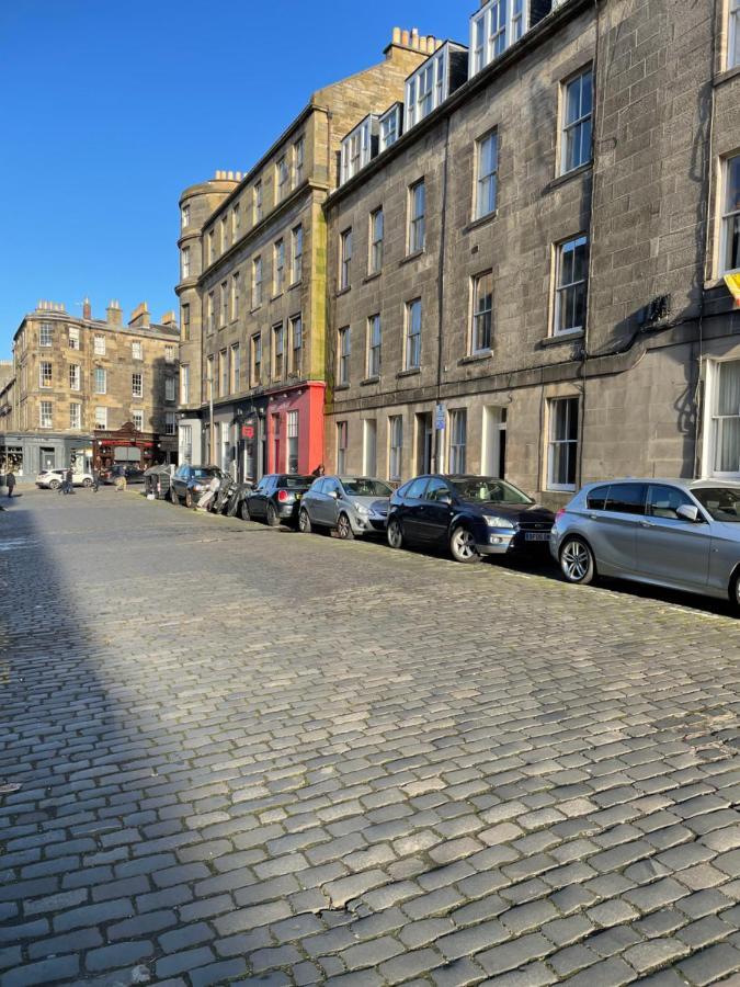 Central, Main Door Apartment, Spacious 2 Bedrooms- No Stairs Edinburgh