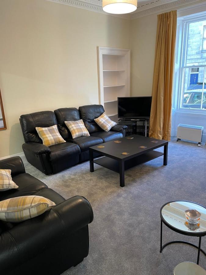 Apartment Central, Main Door Apartment, Spacious 2 Bedrooms- No Stairs Edinburgh