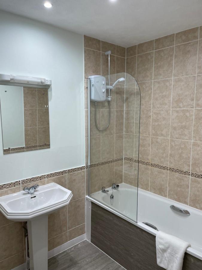 Apartment Central, Main Door Apartment, Spacious 2 Bedrooms- No Stairs Edinburgh