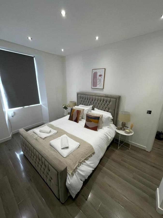 Stylish & Comfortable Ground Floor House - Main Door Private Entrance - Free Parking & Garden Edinburgh