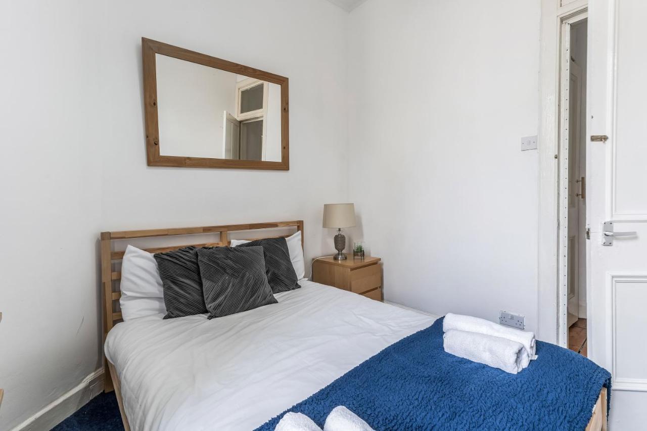 Centre 2 Bedroom Flat - Close To Haymarket Train Station. EDI