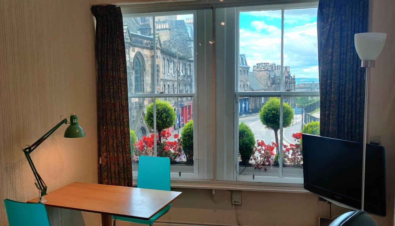 Royal Mile Apartment, 1 Minute From The Castle. Edinburgh