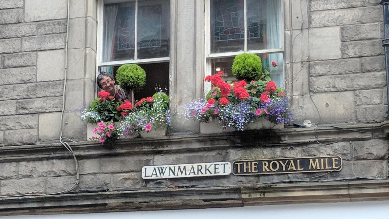 Royal Mile Apartment, 1 Minute From The Castle. Edinburgh