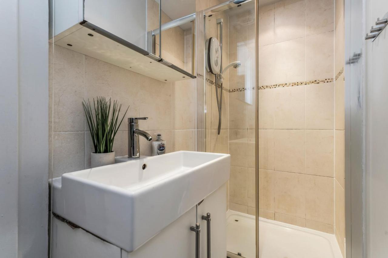Centre 2 Bedroom Flat - Close To Haymarket Train Station. EDI