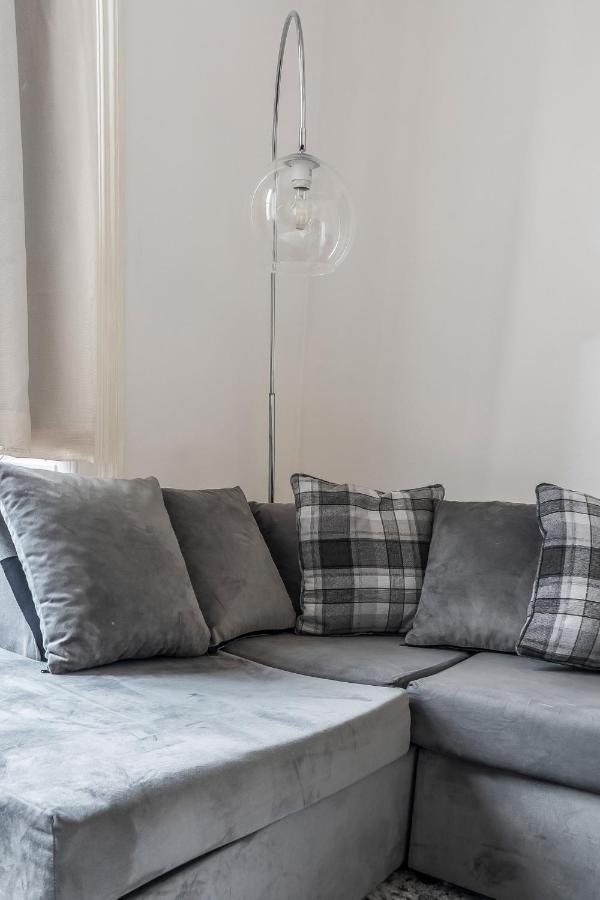 Centre 2 Bedroom Flat - Close To Haymarket Train Station. Appartement