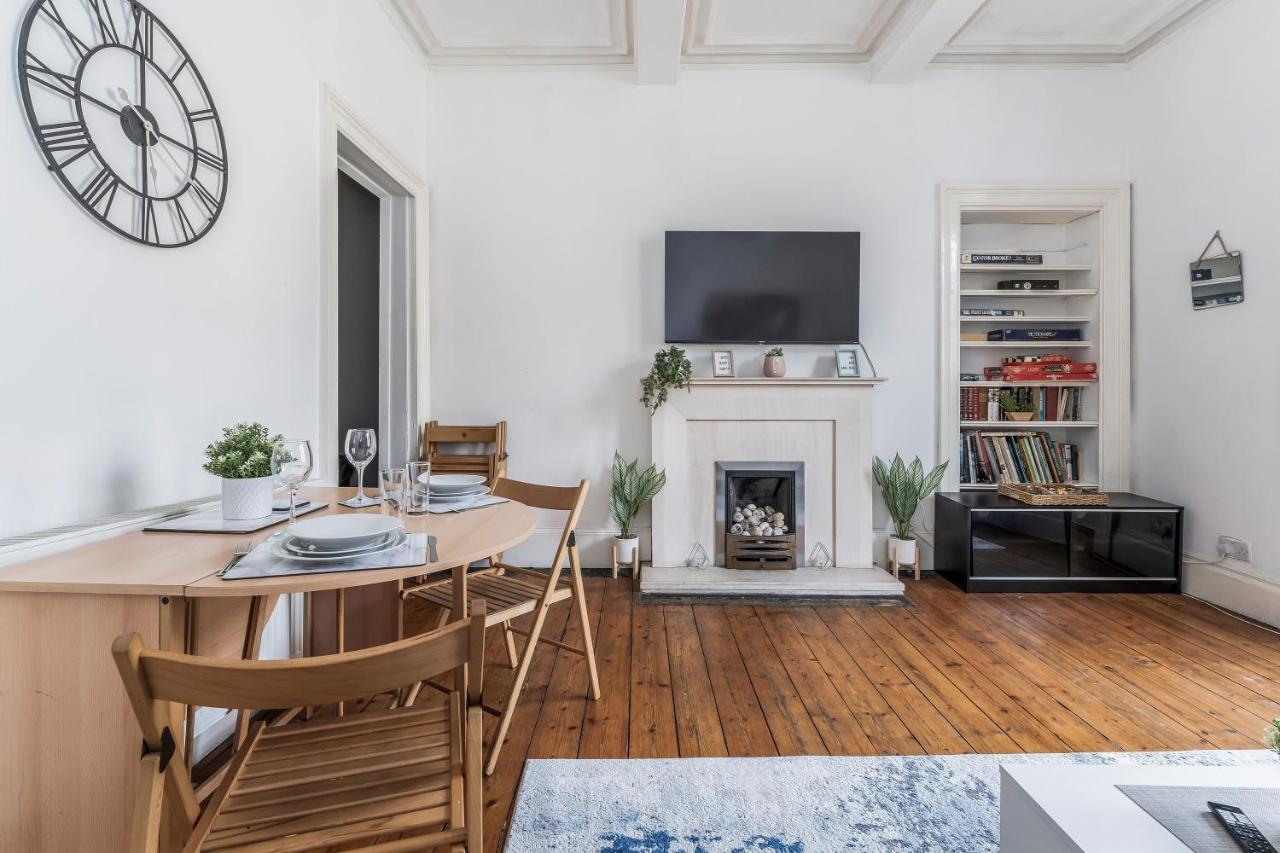 Centre 2 Bedroom Flat - Close To Haymarket Train Station. Appartement