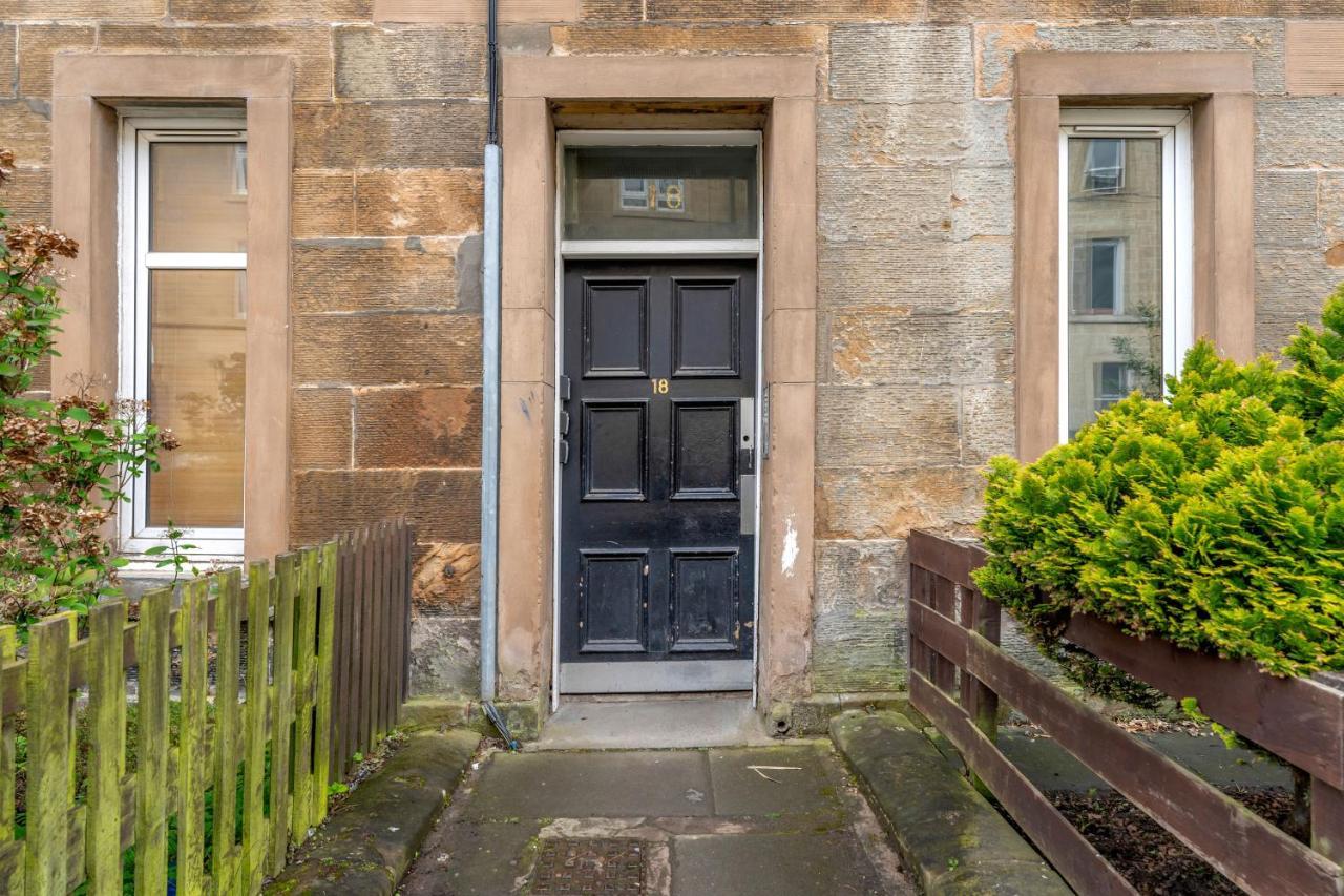 Centre 2 Bedroom Flat - Close To Haymarket Train Station.
